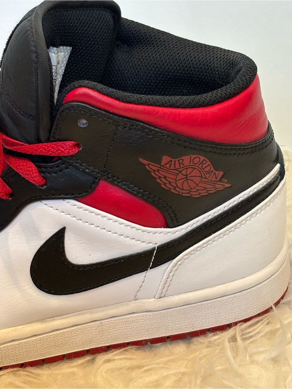 Nike Air Jordan 1 Mid Gym Red Black Toe Size 8 Men's Great Condition - Picture 2 of 16